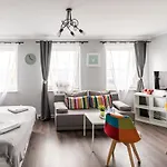Apartment Stare Zoo